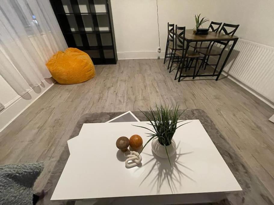 Spacious 2 Bedroom On Tower Bridge ลอนดอน ภายนอก รูปภาพ