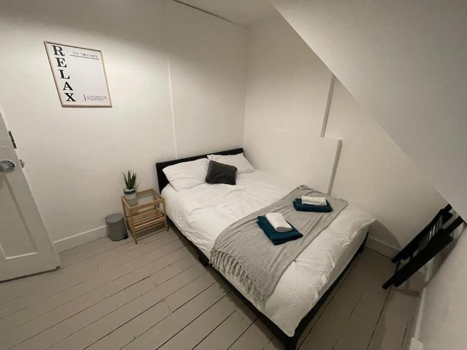 Spacious 2 Bedroom On Tower Bridge ลอนดอน ภายนอก รูปภาพ