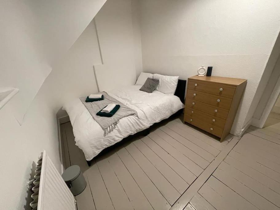 Spacious 2 Bedroom On Tower Bridge ลอนดอน ภายนอก รูปภาพ