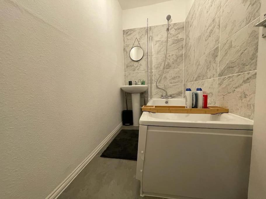 Spacious 2 Bedroom On Tower Bridge ลอนดอน ภายนอก รูปภาพ