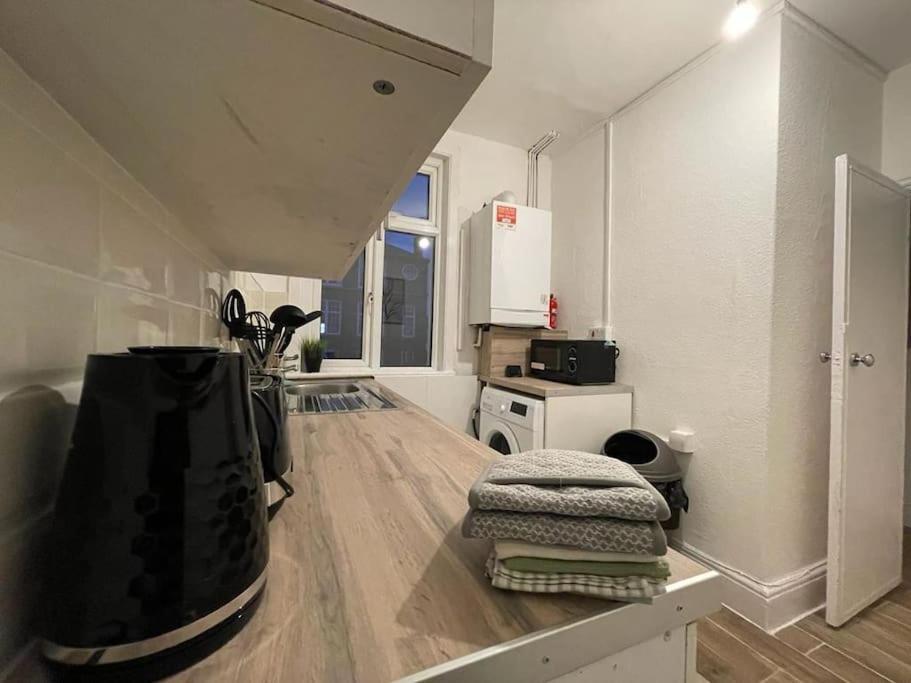 Spacious 2 Bedroom On Tower Bridge ลอนดอน ภายนอก รูปภาพ