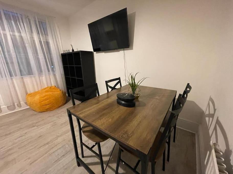 Spacious 2 Bedroom On Tower Bridge ลอนดอน ภายนอก รูปภาพ