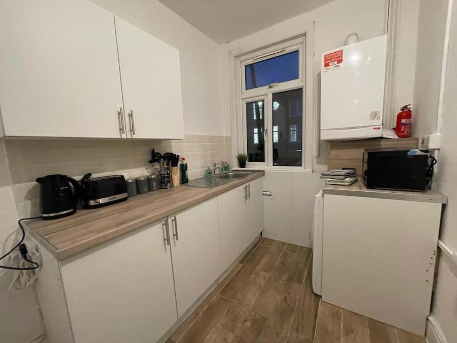 Spacious 2 Bedroom On Tower Bridge ลอนดอน ภายนอก รูปภาพ